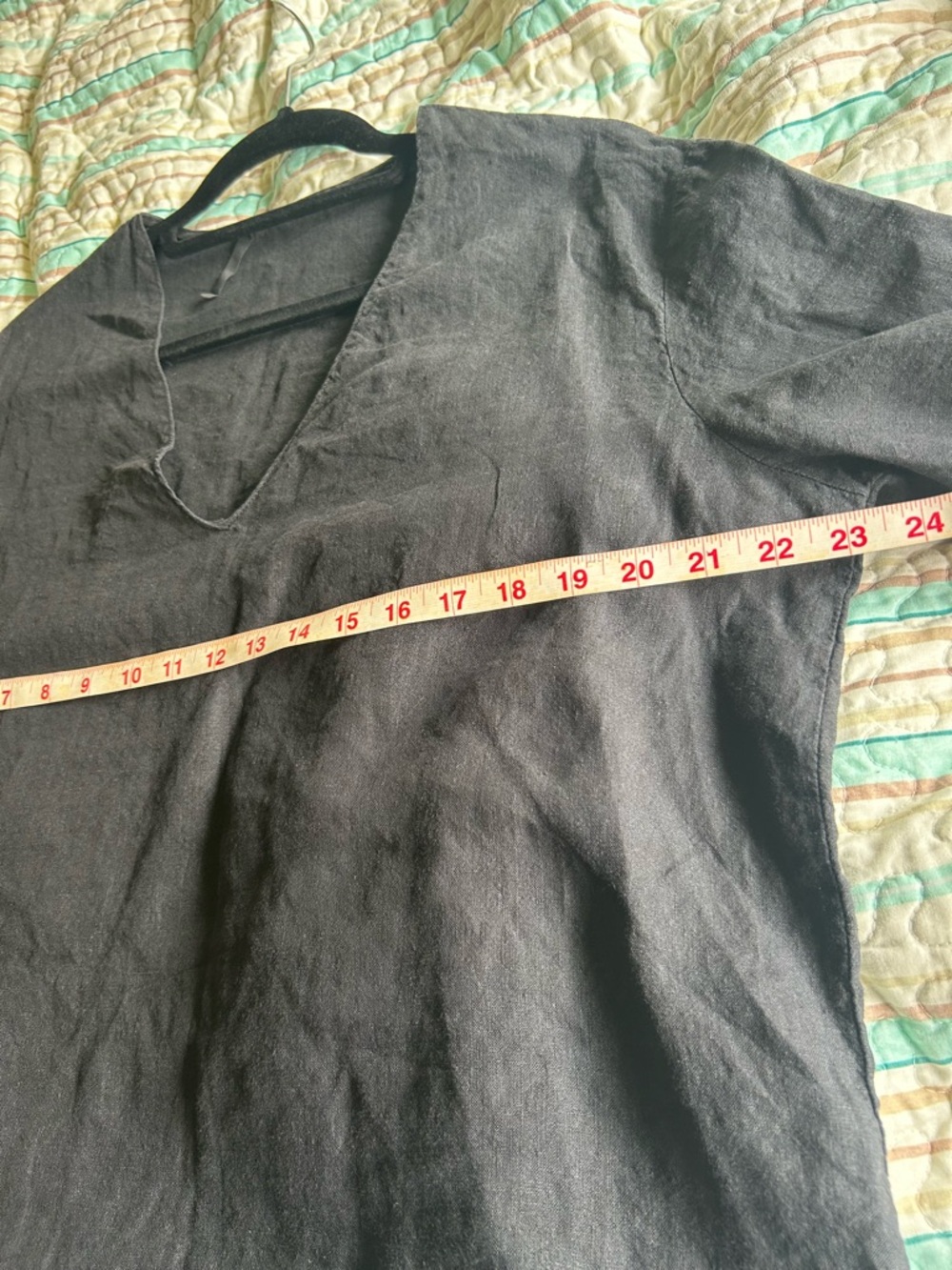 Relaxed Black Linen V-Neck Tunic - Picture 4 of 6
